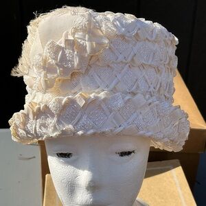 White / cream vintage woven straw raffia pillbox hat designed by Charlotte